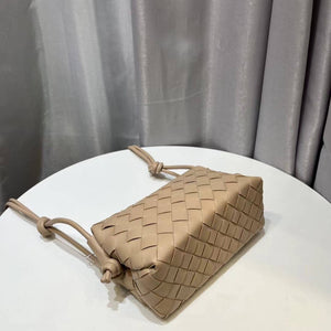 
            
                Load image into Gallery viewer, PRE ORDER: The Elegante Woven Bag
            
        