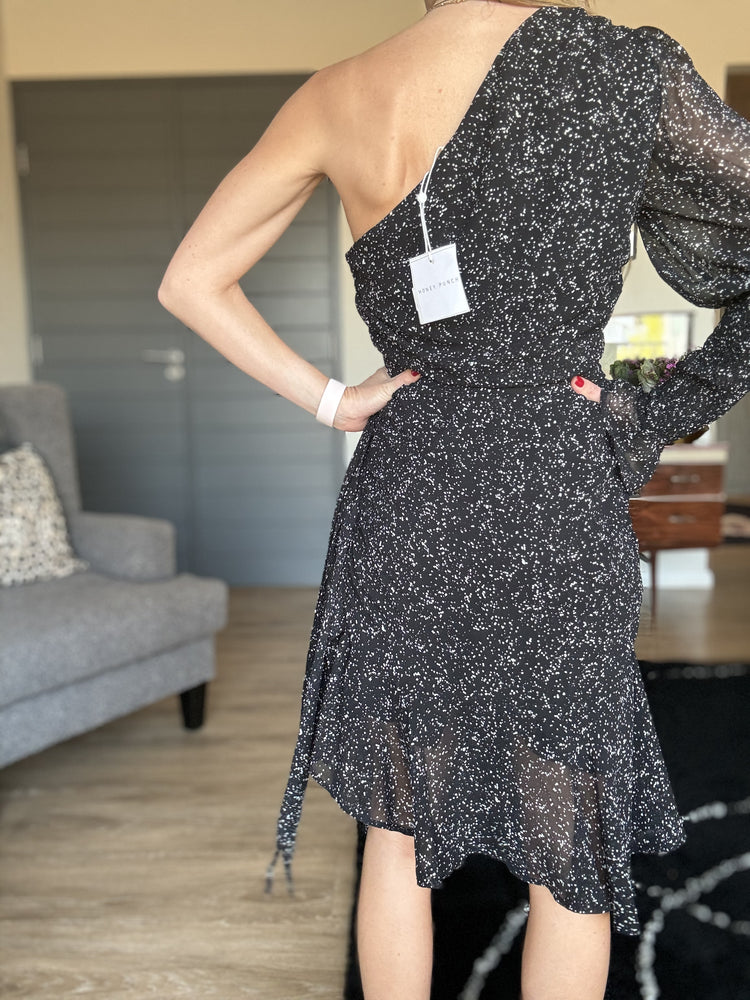 HONEY PUNCH| One shoulder black dress