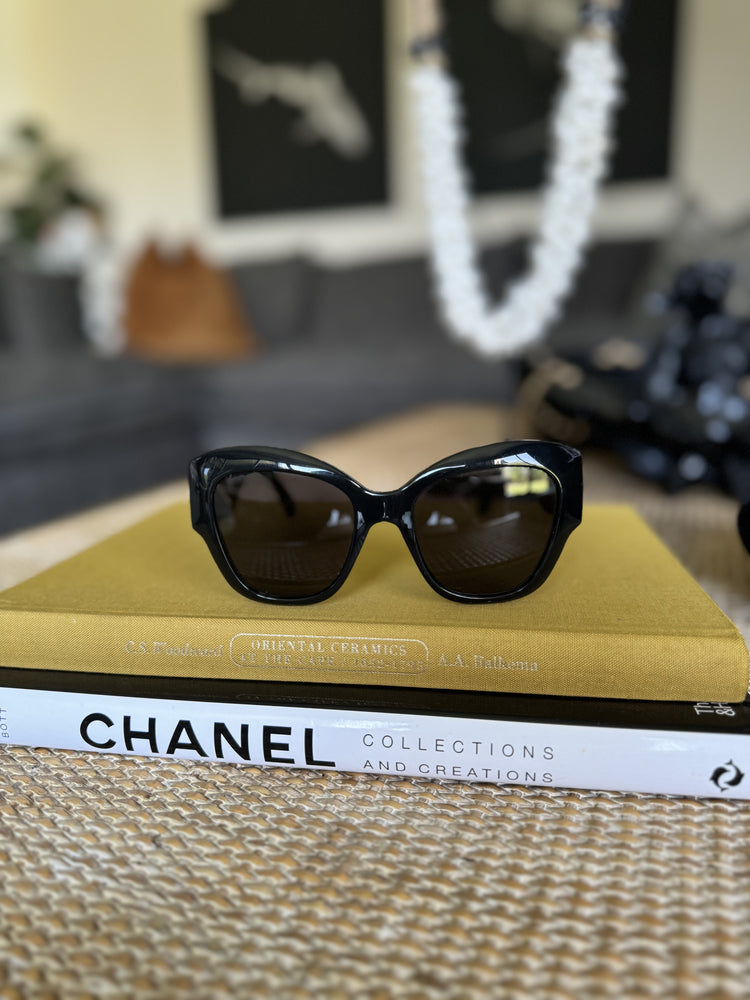 GUCCI |Sunglasses| Black and Gold